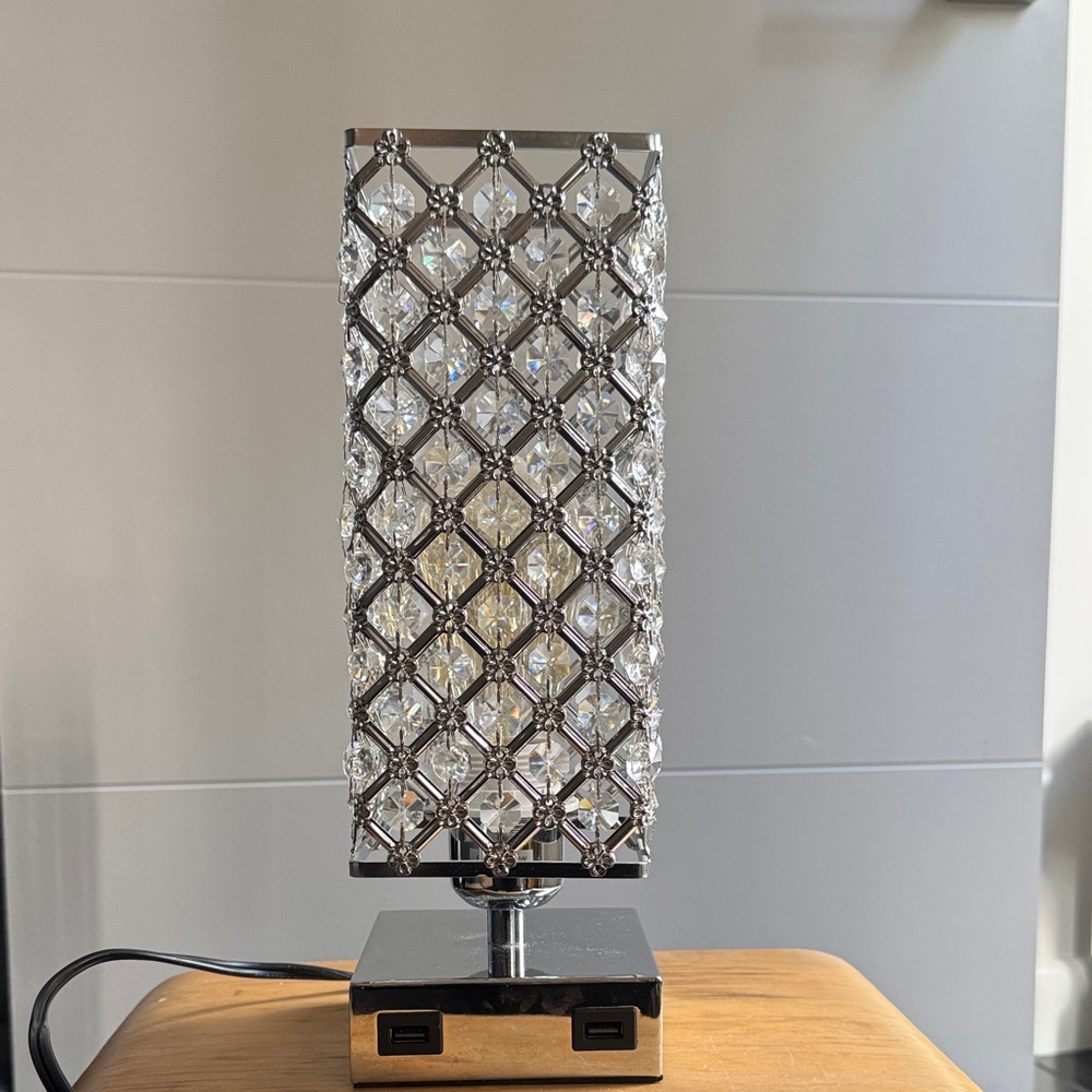 Crystal Lattice Table Lamp with USB Ports